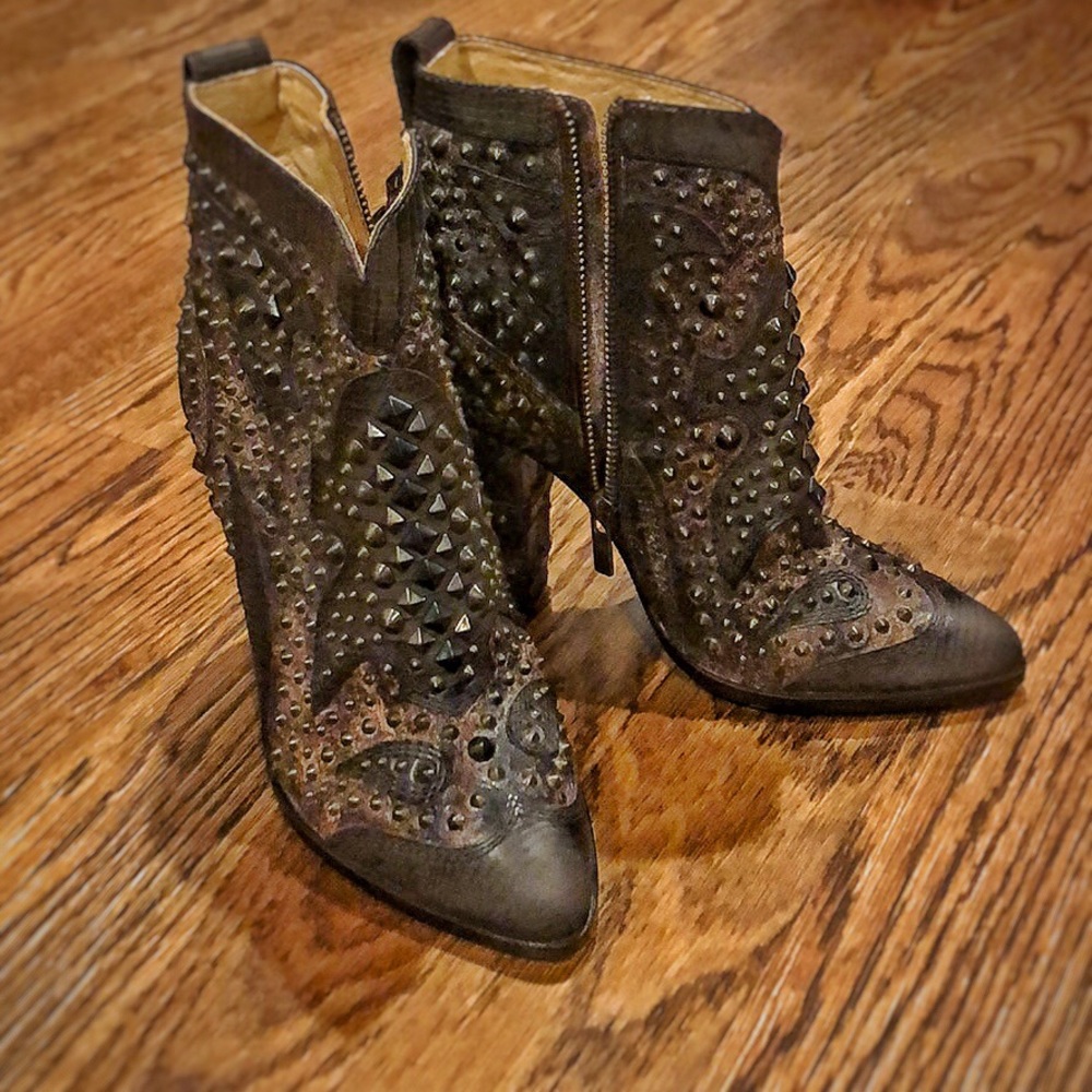 New w/o tags Frye studded boots